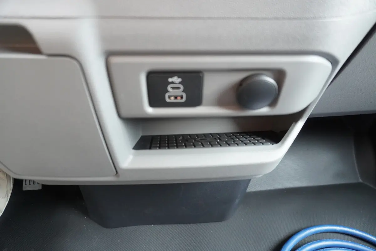 Cust. 340 L2H1 Limited 71 kWh 218PK Automaat nr. V089 | Airco | Adap.Cruise | Navi | camera
