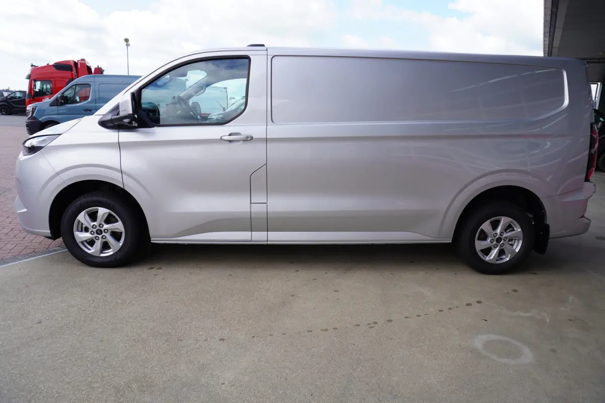 Cust. 340 L2H1 Limited 71 kWh 218PK Automaat nr. V089 | Airco | Adap.Cruise | Navi | camera