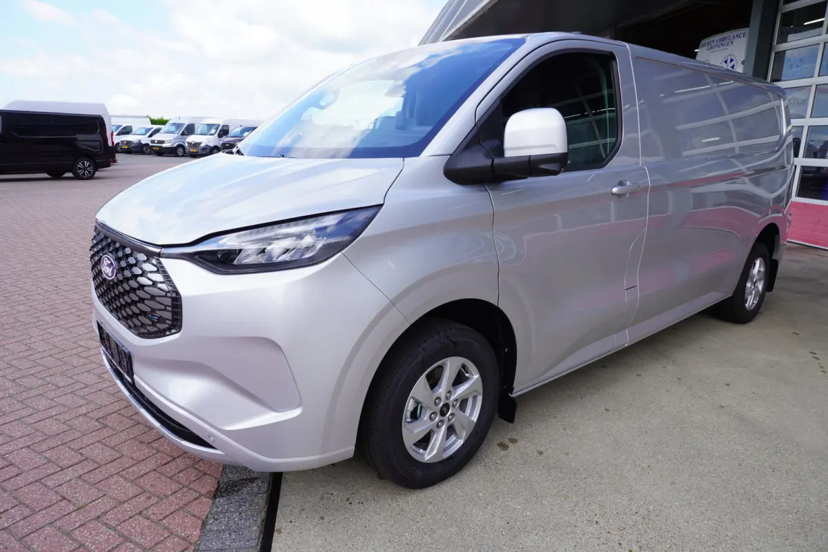 Cust. 340 L2H1 Limited 71 kWh 218PK Automaat nr. V089 | Airco | Adap.Cruise | Navi | camera