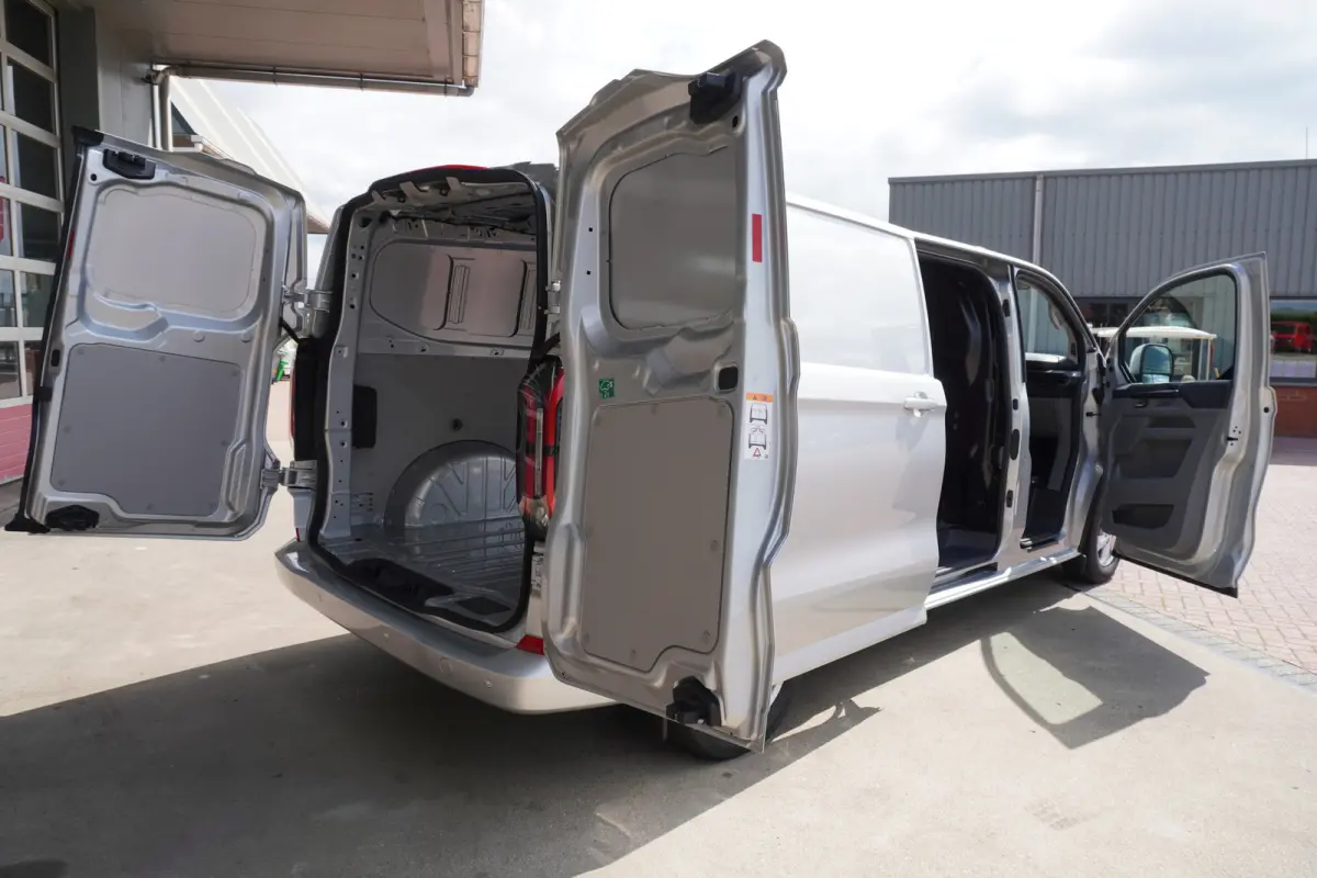 Cust. 340 L2H1 Limited 71 kWh 218PK Automaat nr. V089 | Airco | Adap.Cruise | Navi | camera