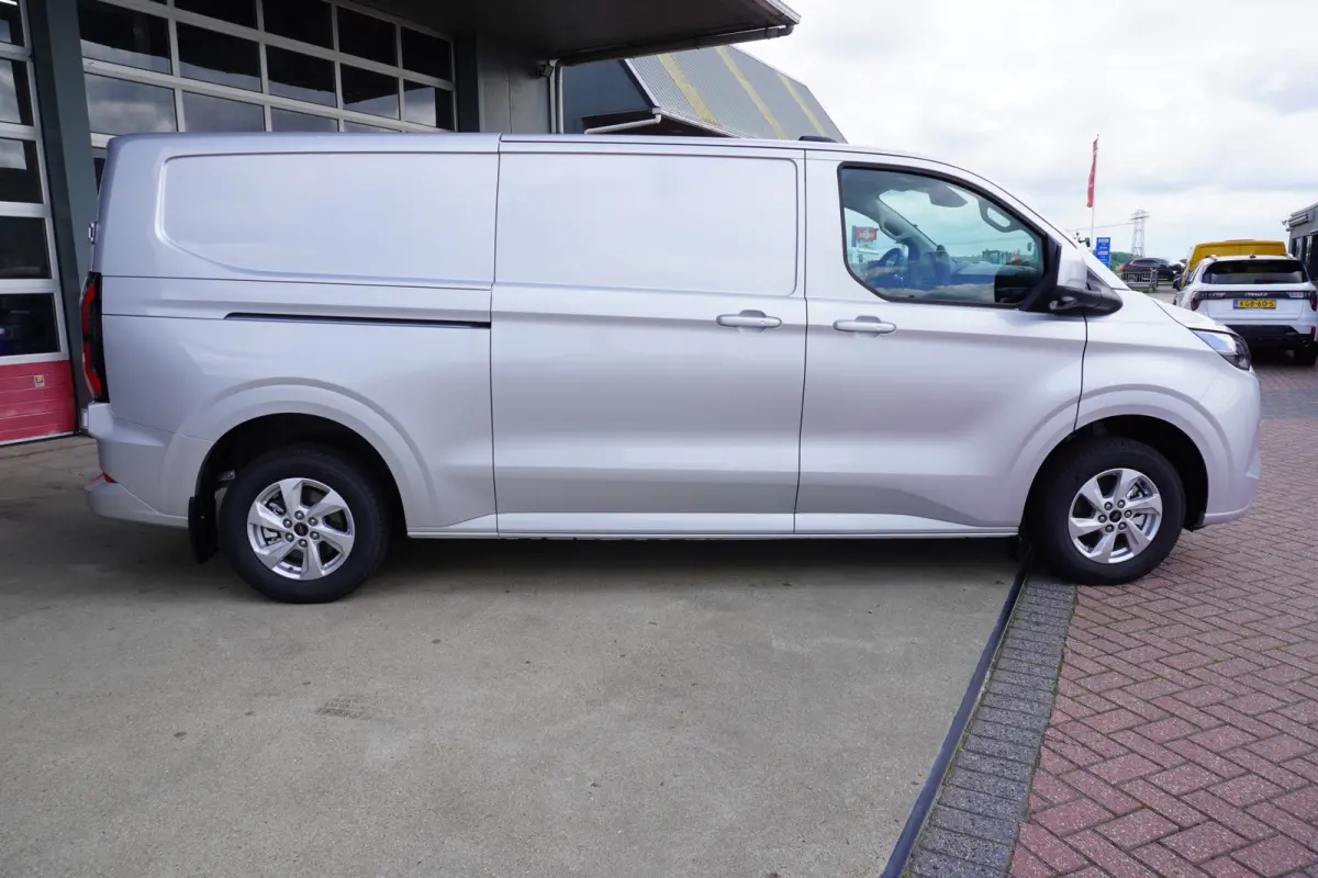 Cust. 340 L2H1 Limited 71 kWh 218PK Automaat nr. V089 | Airco | Adap.Cruise | Navi | camera
