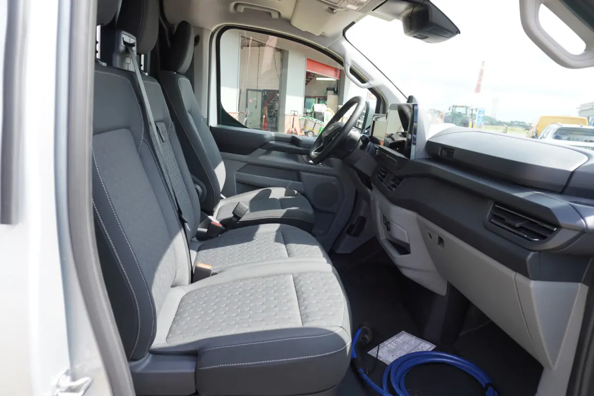 Cust. 340 L2H1 Limited 71 kWh 218PK Automaat nr. V089 | Airco | Adap.Cruise | Navi | camera