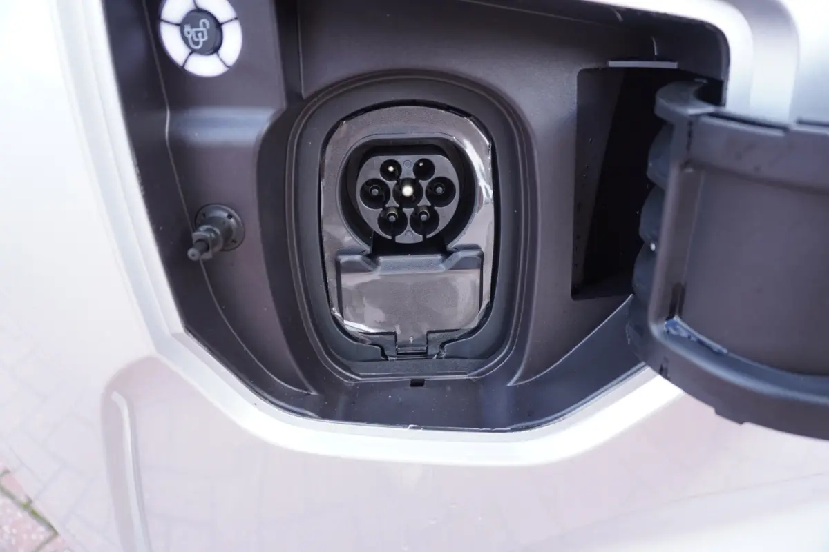 Cust. 340 L2H1 Limited 71 kWh 218PK Automaat nr. V089 | Airco | Adap.Cruise | Navi | camera