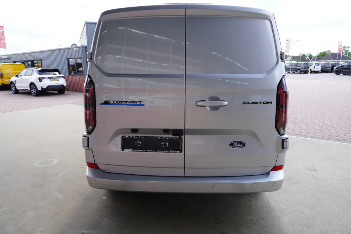 Cust. 340 L2H1 Limited 71 kWh 218PK Automaat nr. V089 | Airco | Adap.Cruise | Navi | camera