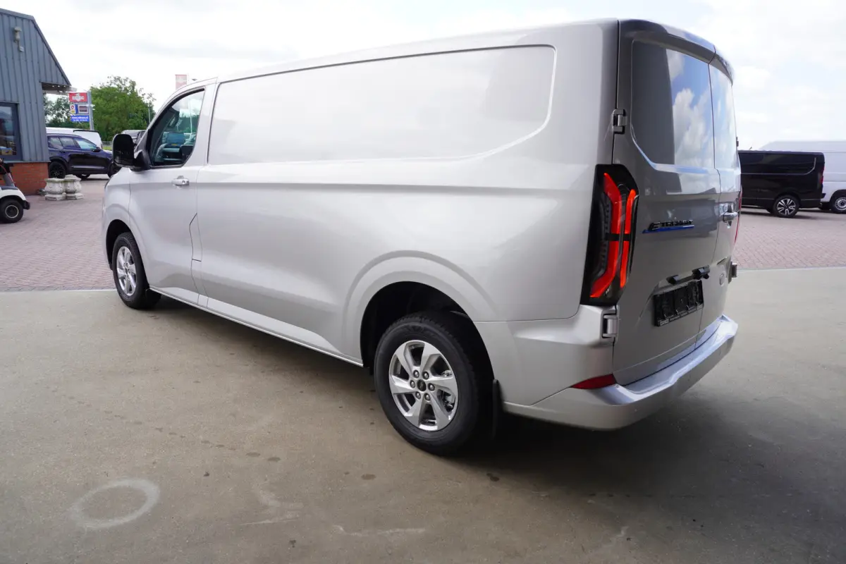 Cust. 340 L2H1 Limited 71 kWh 218PK Automaat nr. V089 | Airco | Adap.Cruise | Navi | camera