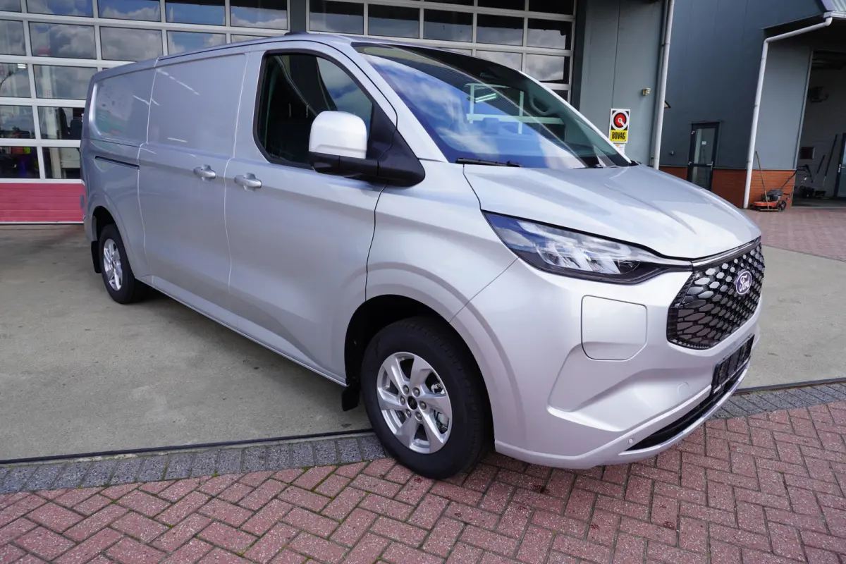 Cust. 340 L2H1 Limited 71 kWh 218PK Automaat nr. V089 | Airco | Adap.Cruise | Navi | camera