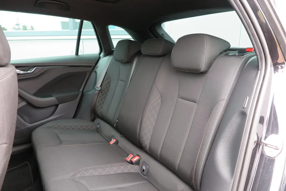 1.0 TSI 110pk H6 Sport Business. Panoramadak , Led, Stoelverwarming, Achteruitrijcamera , PDC , Carplay , (navigatie via carplay) DAB+