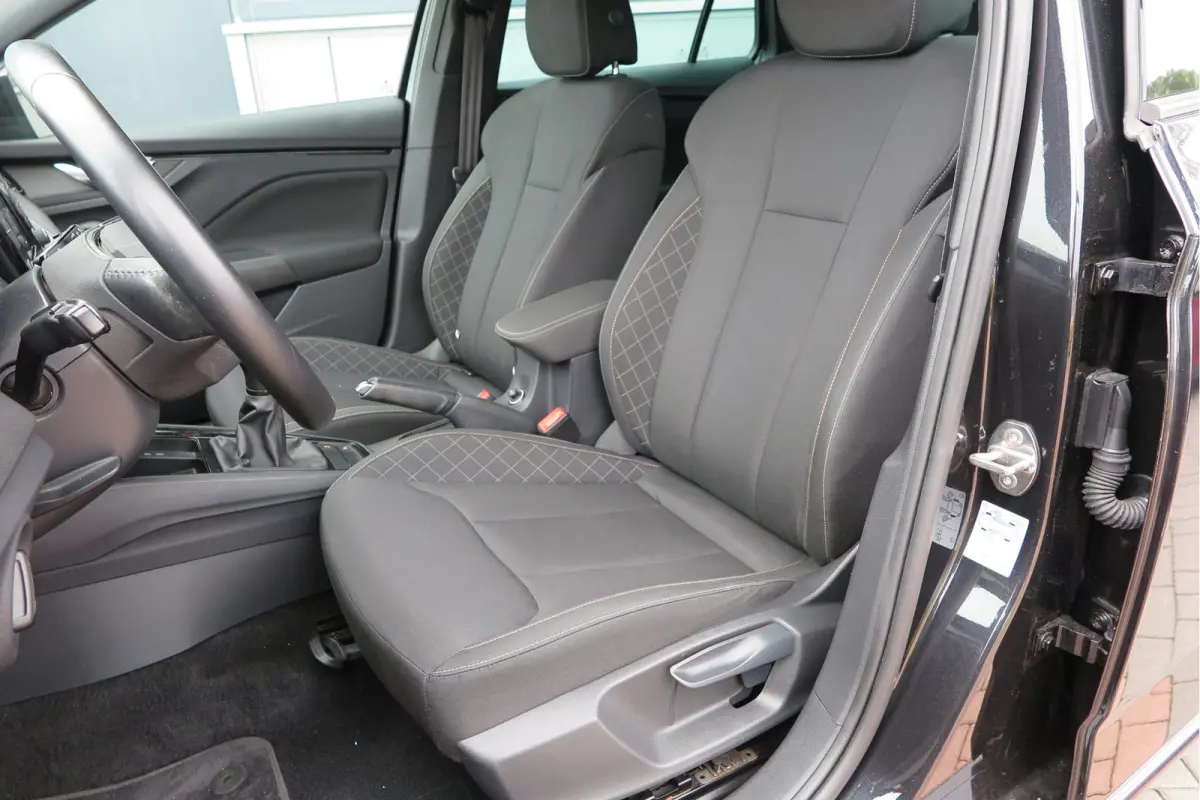 1.0 TSI 110pk H6 Sport Business. Panoramadak , Led, Stoelverwarming, Achteruitrijcamera , PDC , Carplay , (navigatie via carplay) DAB+