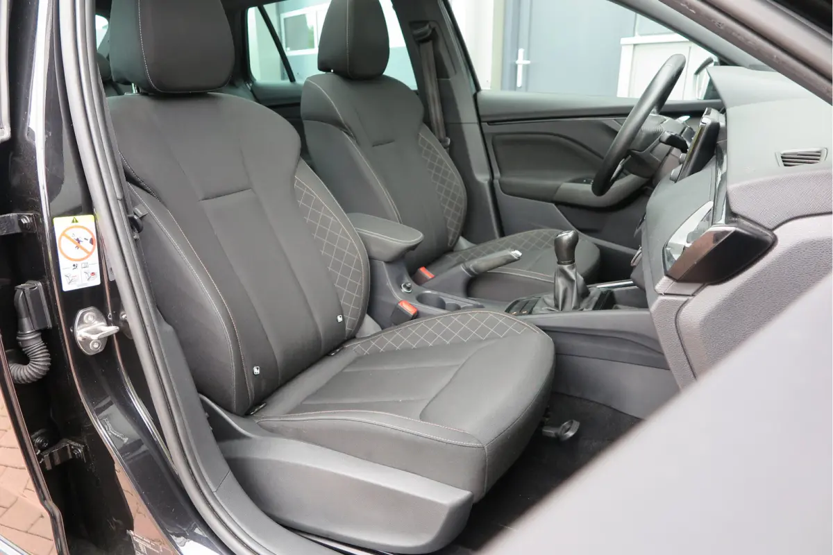 1.0 TSI 110pk H6 Sport Business. Panoramadak , Led, Stoelverwarming, Achteruitrijcamera , PDC , Carplay , (navigatie via carplay) DAB+