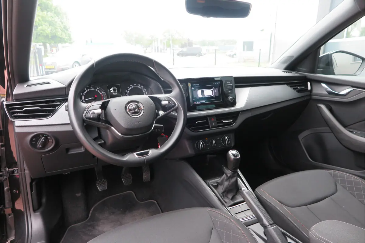 1.0 TSI 110pk H6 Sport Business. Panoramadak , Led, Stoelverwarming, Achteruitrijcamera , PDC , Carplay , (navigatie via carplay) DAB+
