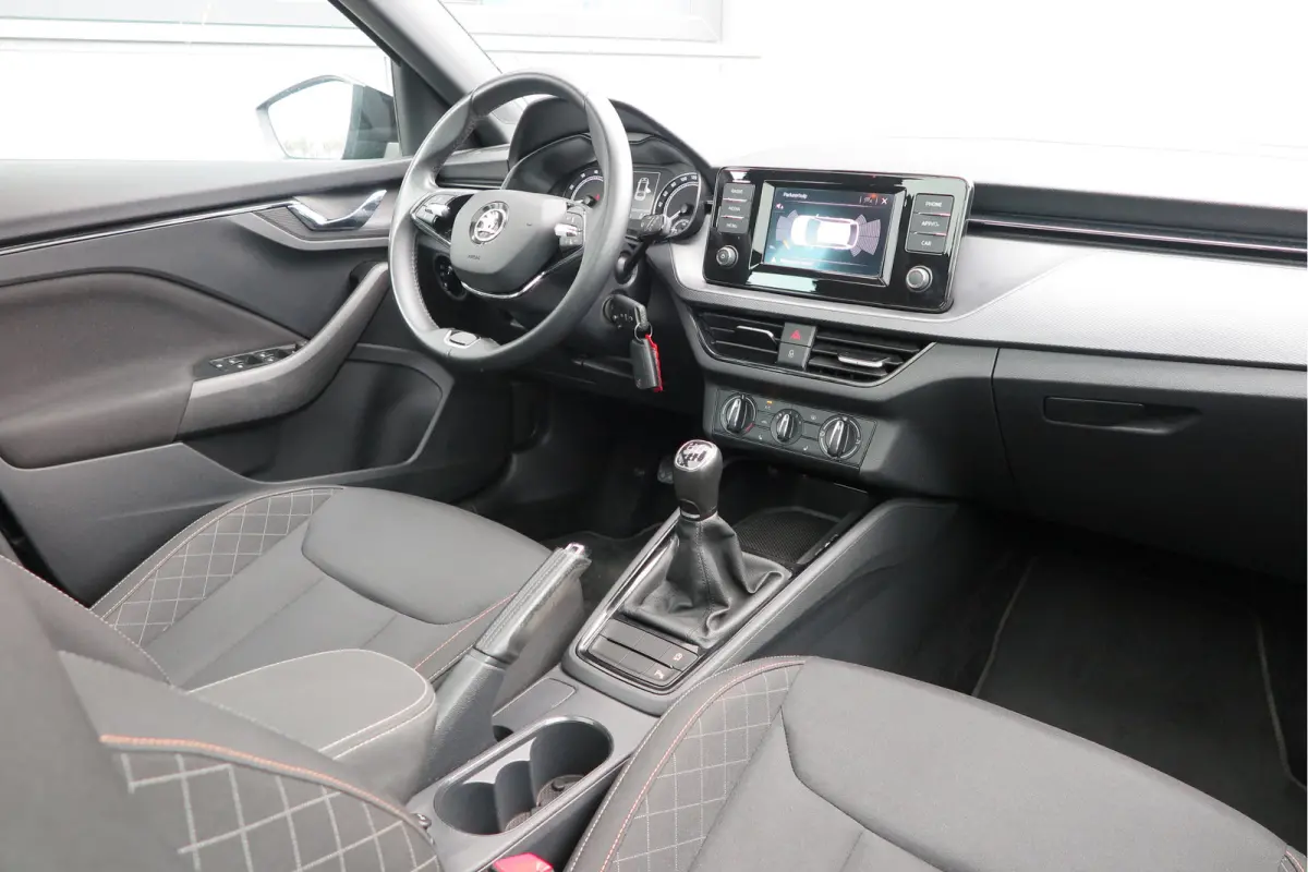 1.0 TSI 110pk H6 Sport Business. Panoramadak , Led, Stoelverwarming, Achteruitrijcamera , PDC , Carplay , (navigatie via carplay) DAB+