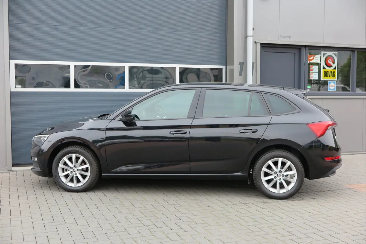 1.0 TSI 110pk H6 Sport Business. Panoramadak , Led, Stoelverwarming, Achteruitrijcamera , PDC , Carplay , (navigatie via carplay) DAB+