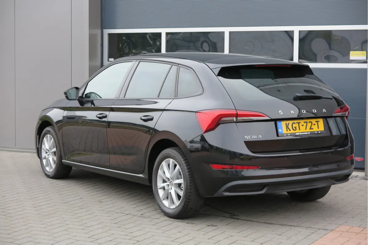 1.0 TSI 110pk H6 Sport Business. Panoramadak , Led, Stoelverwarming, Achteruitrijcamera , PDC , Carplay , (navigatie via carplay) DAB+