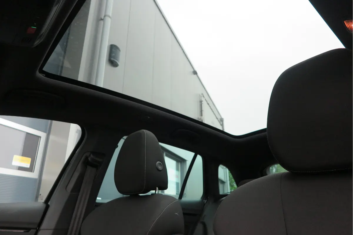 1.0 TSI 110pk H6 Sport Business. Panoramadak , Led, Stoelverwarming, Achteruitrijcamera , PDC , Carplay , (navigatie via carplay) DAB+