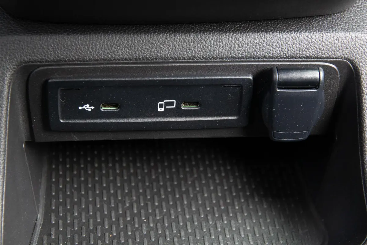L1 Pro 51 kWh 11.000KM. MBUX / CARPLAY