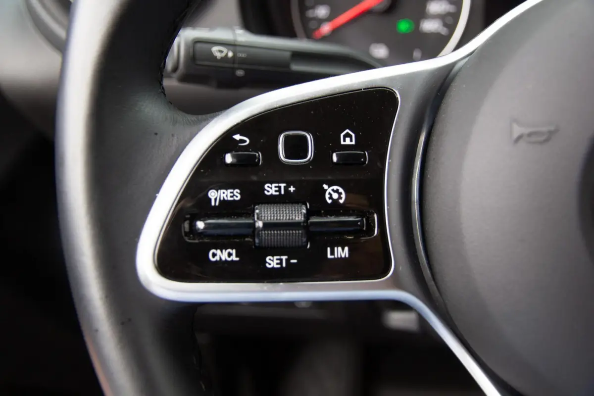 L1 Pro 51 kWh 11.000KM. MBUX / CARPLAY