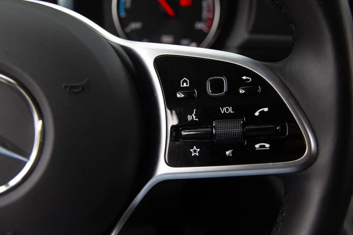 L1 Pro 51 kWh 11.000KM. MBUX / CARPLAY