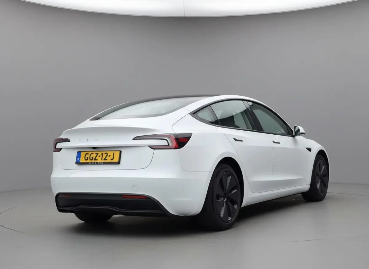 RWD 60kWh | Trekhaak | Premium interieur