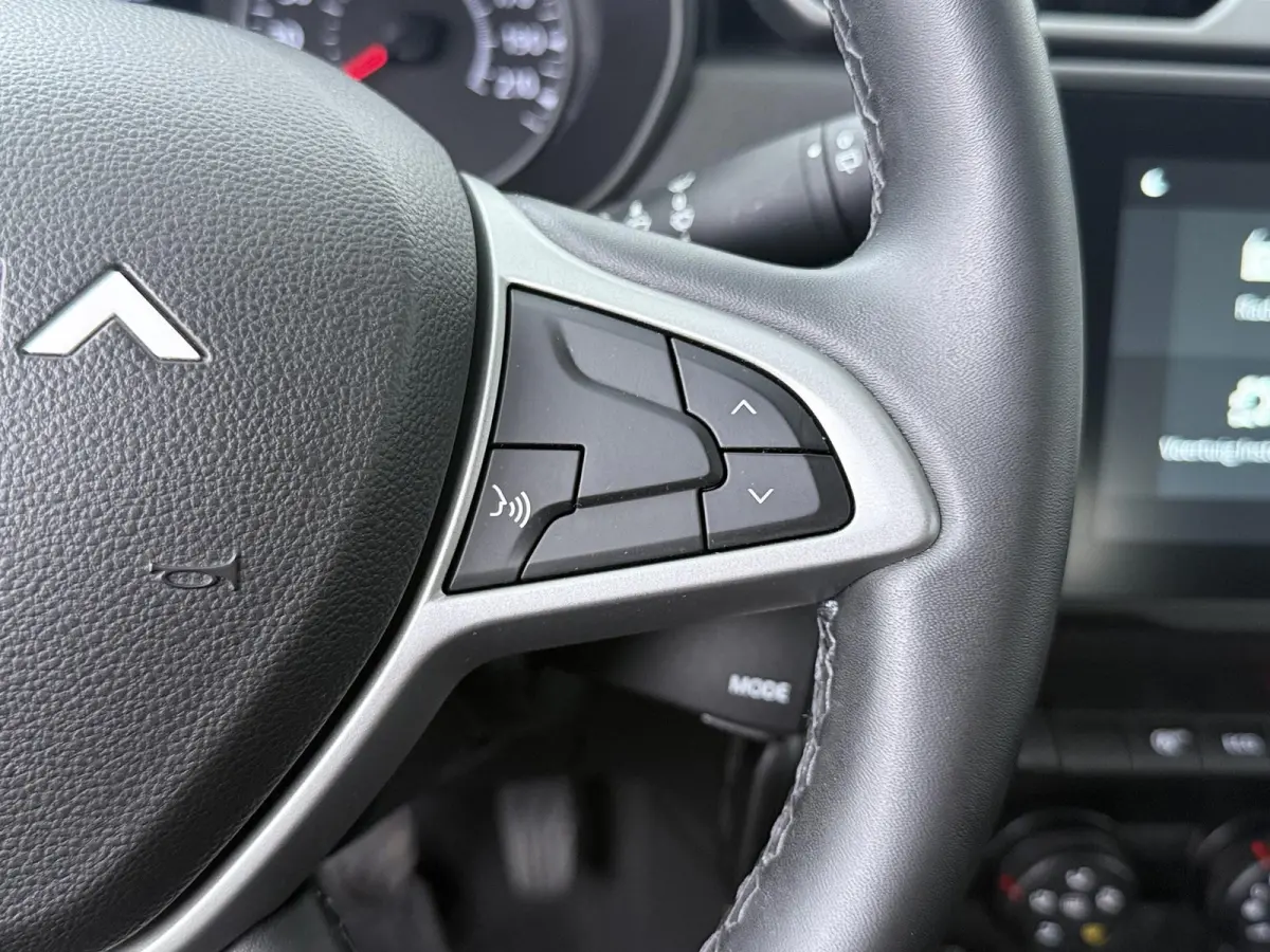 TCe 100 ECO-G Expression | Navigatie | Parkeercamera |