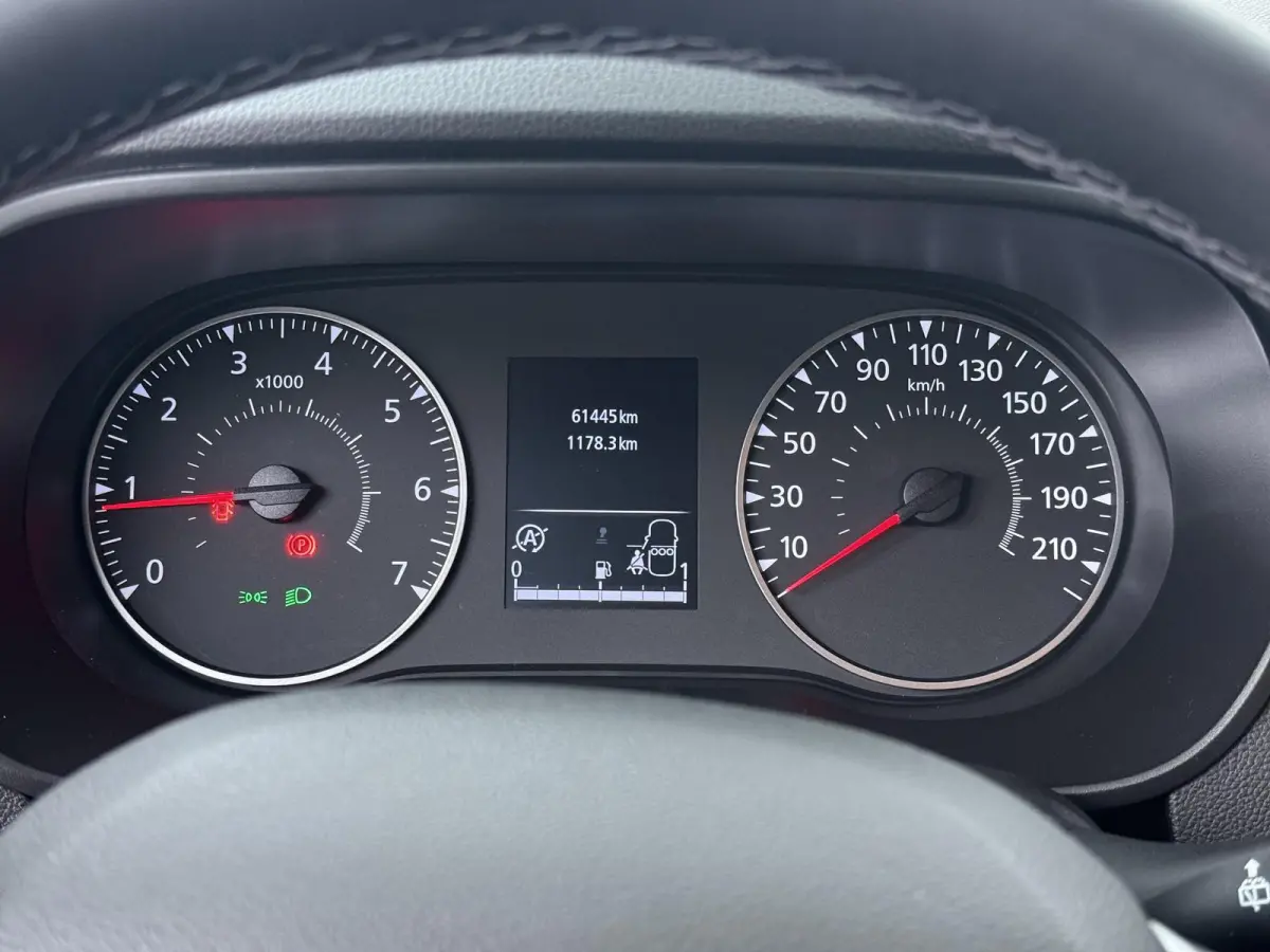 TCe 100 ECO-G Expression | Navigatie | Parkeercamera |