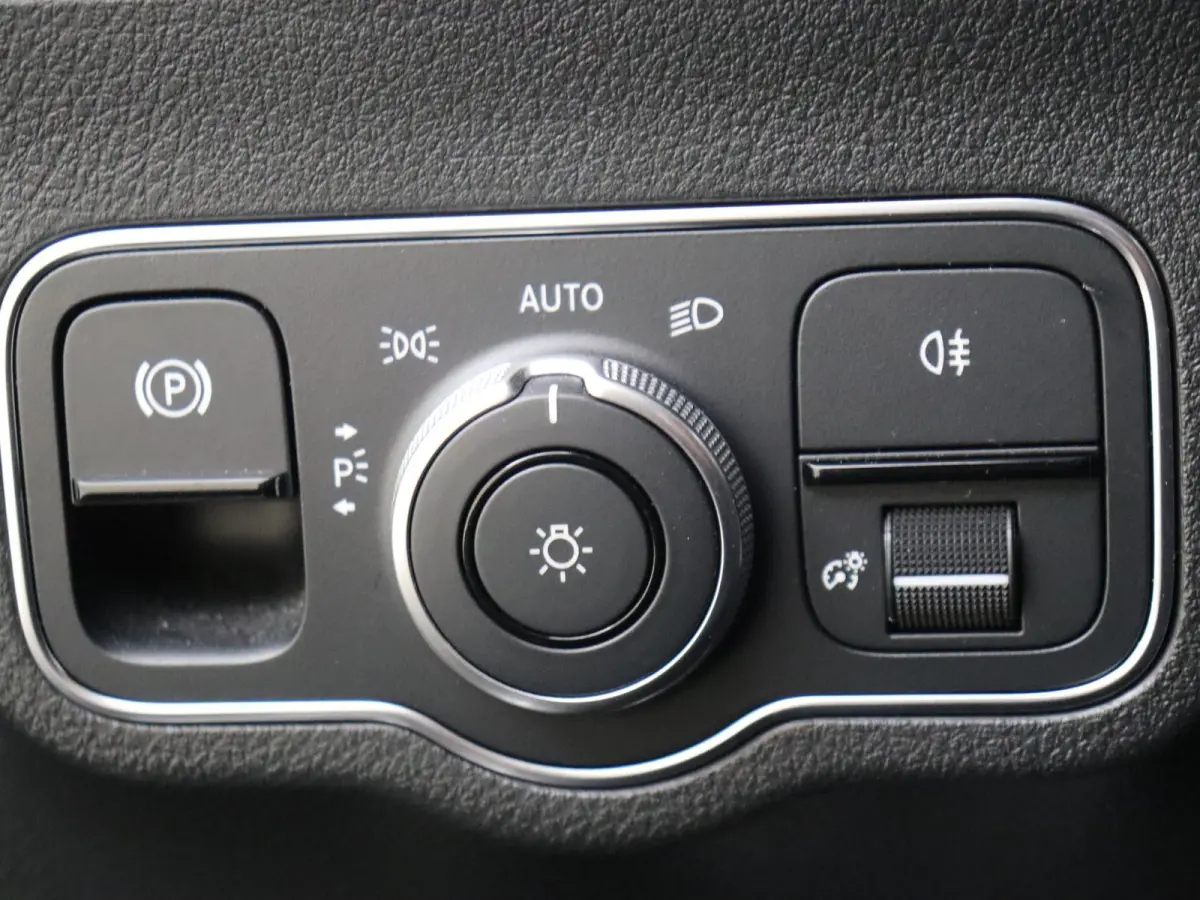 250e Business Solution AMG-Line / Panaroma-dak / Night-Pakket / 360Graden-Camera / Trekhaak /