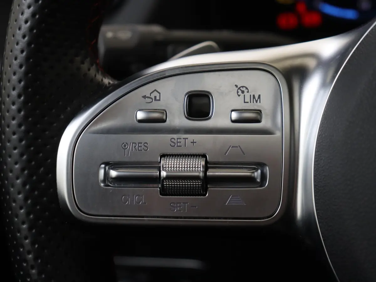 250e Business Solution AMG-Line / Panaroma-dak / Night-Pakket / 360Graden-Camera / Trekhaak /