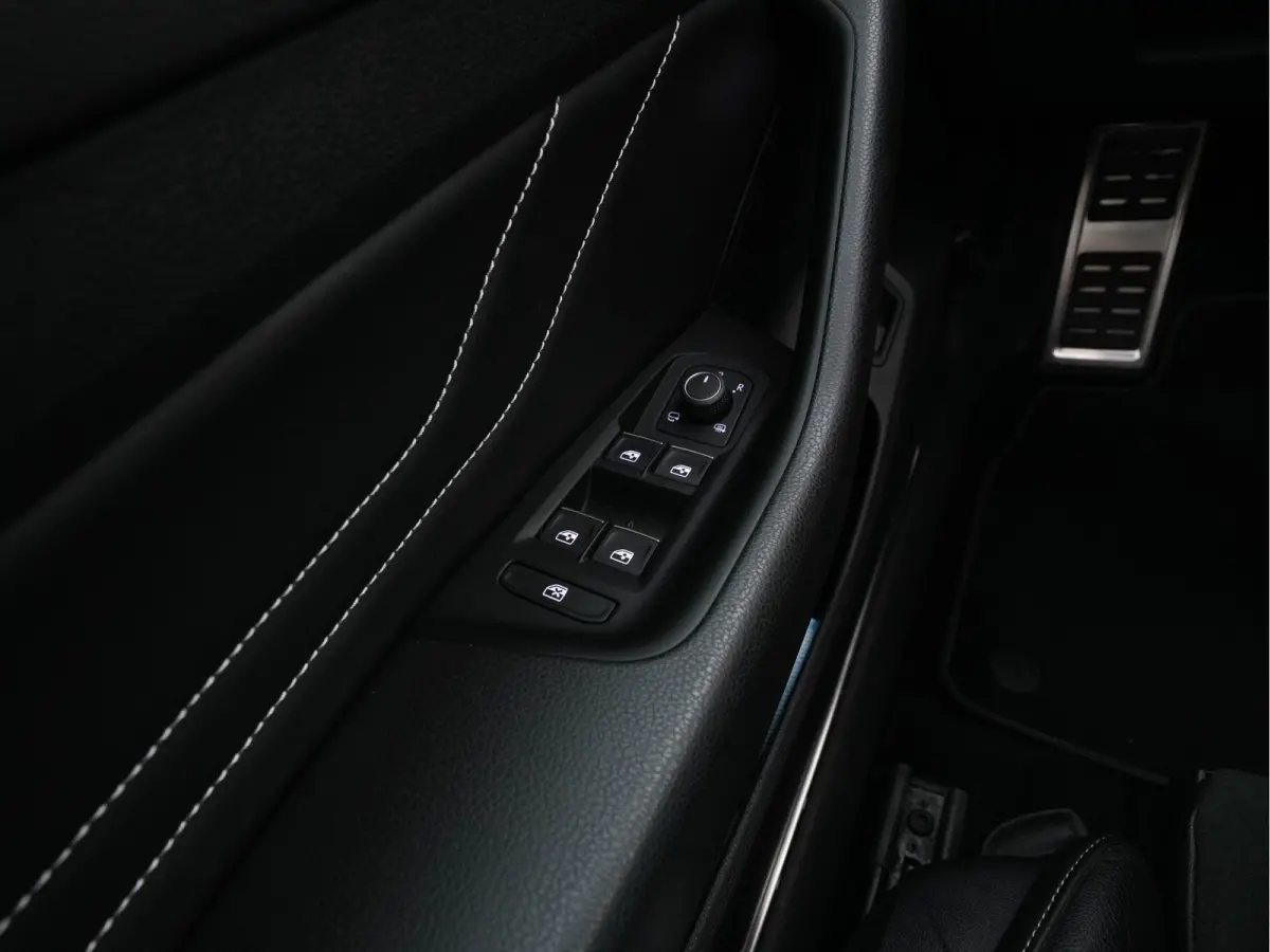 1.4 TSI eHybrid R-Line Business (Plug-in) {SoH-90%} (INCL-BTW) *PANO | LEATHER-ARTVELOURS | FULL-LED | CAMERA | ADAPTIVE-CRUISE | HEATED-SPORTSEATS | KEYLESS | NAVI-FULLMAP | PRIVACYGLASS | 
