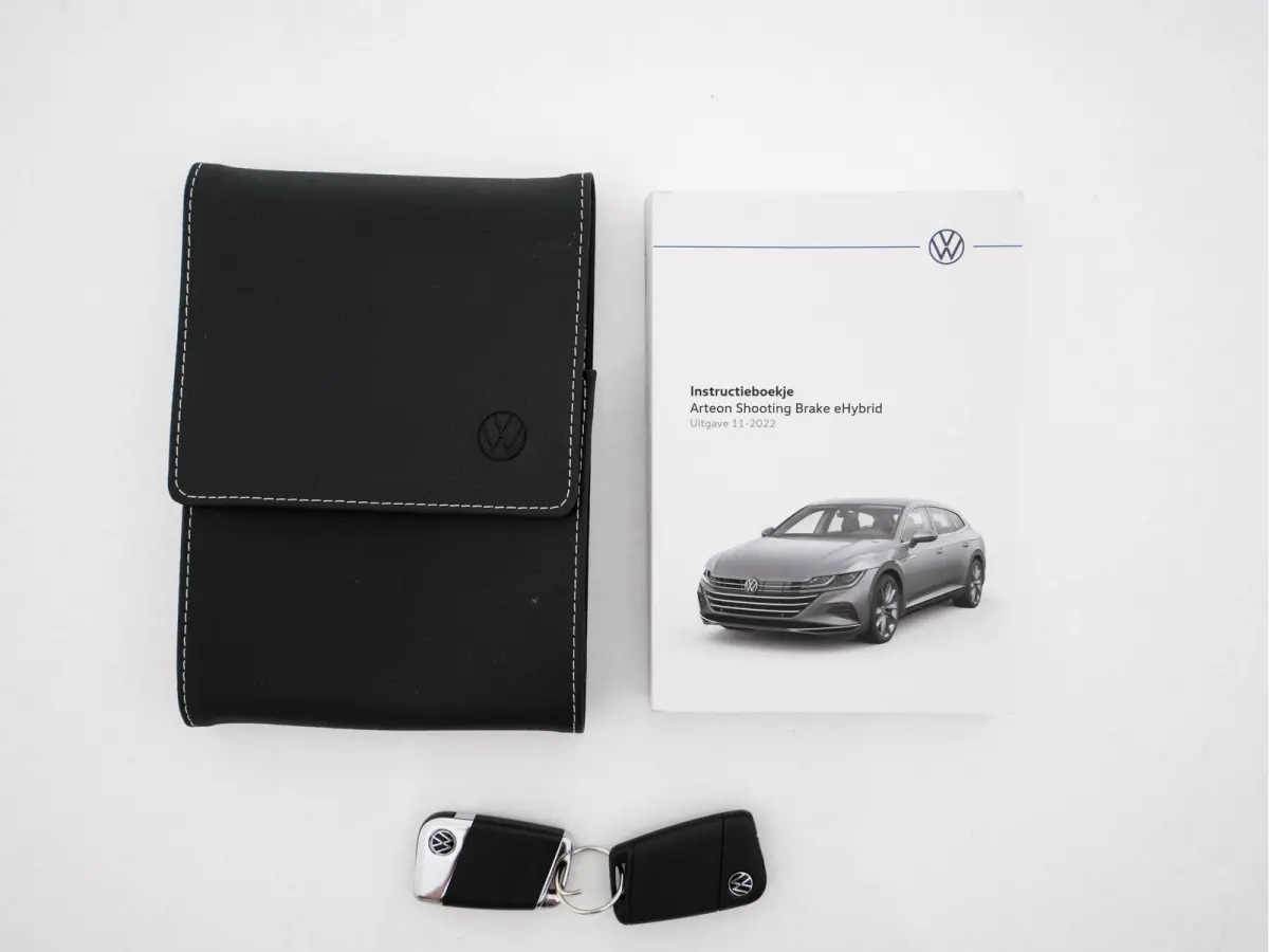 1.4 TSI eHybrid R-Line Business (Plug-in) {SoH-90%} (INCL-BTW) *PANO | LEATHER-ARTVELOURS | FULL-LED | CAMERA | ADAPTIVE-CRUISE | HEATED-SPORTSEATS | KEYLESS | NAVI-FULLMAP | PRIVACYGLASS | 