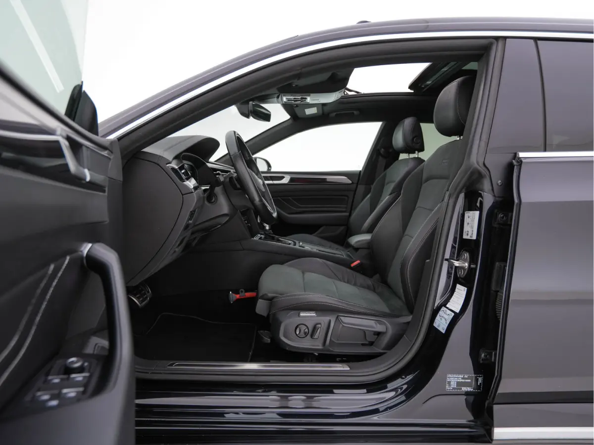 1.4 TSI eHybrid R-Line Business (Plug-in) {SoH-90%} (INCL-BTW) *PANO | LEATHER-ARTVELOURS | FULL-LED | CAMERA | ADAPTIVE-CRUISE | HEATED-SPORTSEATS | KEYLESS | NAVI-FULLMAP | PRIVACYGLASS | 