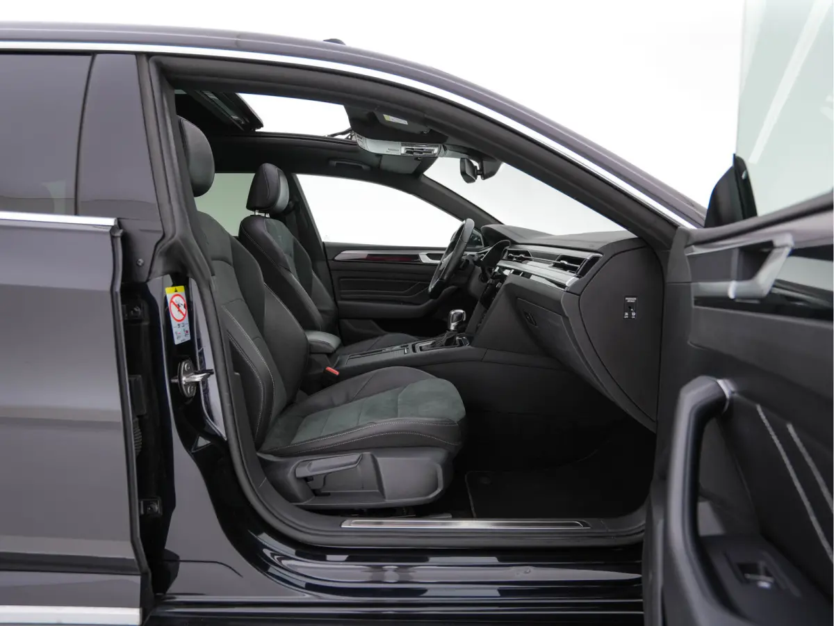 1.4 TSI eHybrid R-Line Business (Plug-in) {SoH-90%} (INCL-BTW) *PANO | LEATHER-ARTVELOURS | FULL-LED | CAMERA | ADAPTIVE-CRUISE | HEATED-SPORTSEATS | KEYLESS | NAVI-FULLMAP | PRIVACYGLASS | 