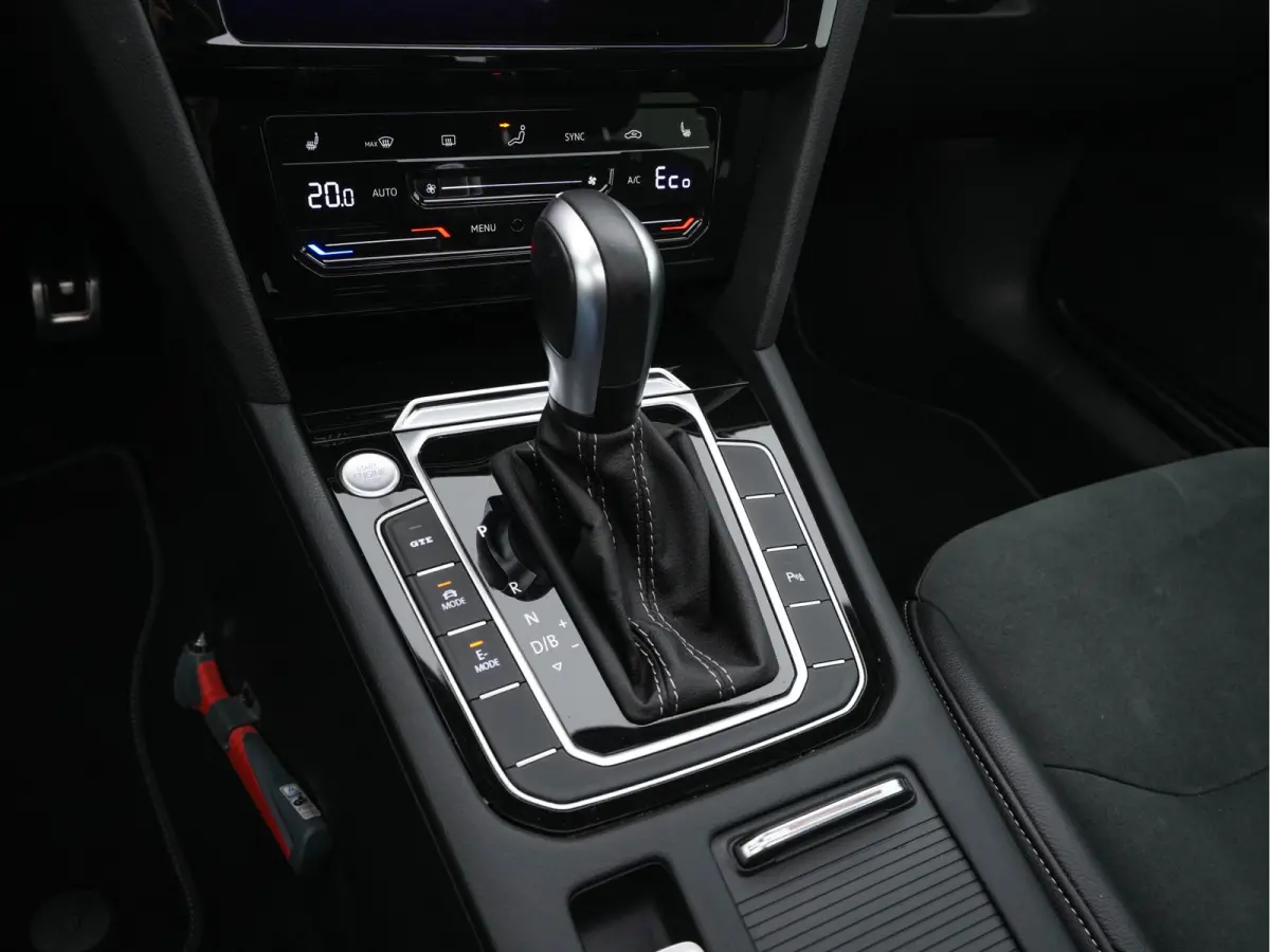 1.4 TSI eHybrid R-Line Business (Plug-in) {SoH-90%} (INCL-BTW) *PANO | LEATHER-ARTVELOURS | FULL-LED | CAMERA | ADAPTIVE-CRUISE | HEATED-SPORTSEATS | KEYLESS | NAVI-FULLMAP | PRIVACYGLASS | 