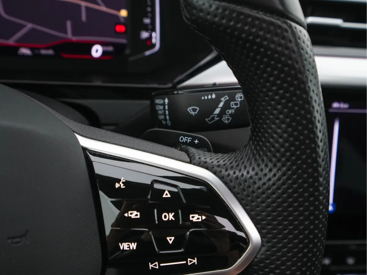 1.4 TSI eHybrid R-Line Business (Plug-in) {SoH-90%} (INCL-BTW) *PANO | LEATHER-ARTVELOURS | FULL-LED | CAMERA | ADAPTIVE-CRUISE | HEATED-SPORTSEATS | KEYLESS | NAVI-FULLMAP | PRIVACYGLASS | 