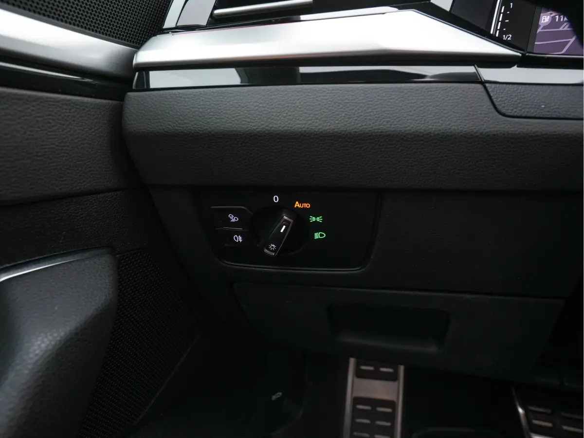 1.4 TSI eHybrid R-Line Business (Plug-in) {SoH-90%} (INCL-BTW) *PANO | LEATHER-ARTVELOURS | FULL-LED | CAMERA | ADAPTIVE-CRUISE | HEATED-SPORTSEATS | KEYLESS | NAVI-FULLMAP | PRIVACYGLASS | 