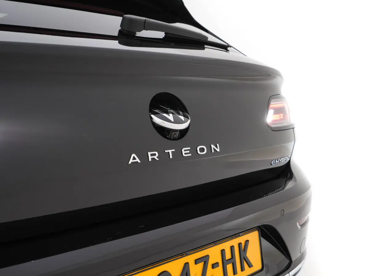 1.4 TSI eHybrid R-Line Business (Plug-in) {SoH-90%} (INCL-BTW) *PANO | LEATHER-ARTVELOURS | FULL-LED | CAMERA | ADAPTIVE-CRUISE | HEATED-SPORTSEATS | KEYLESS | NAVI-FULLMAP | PRIVACYGLASS | 