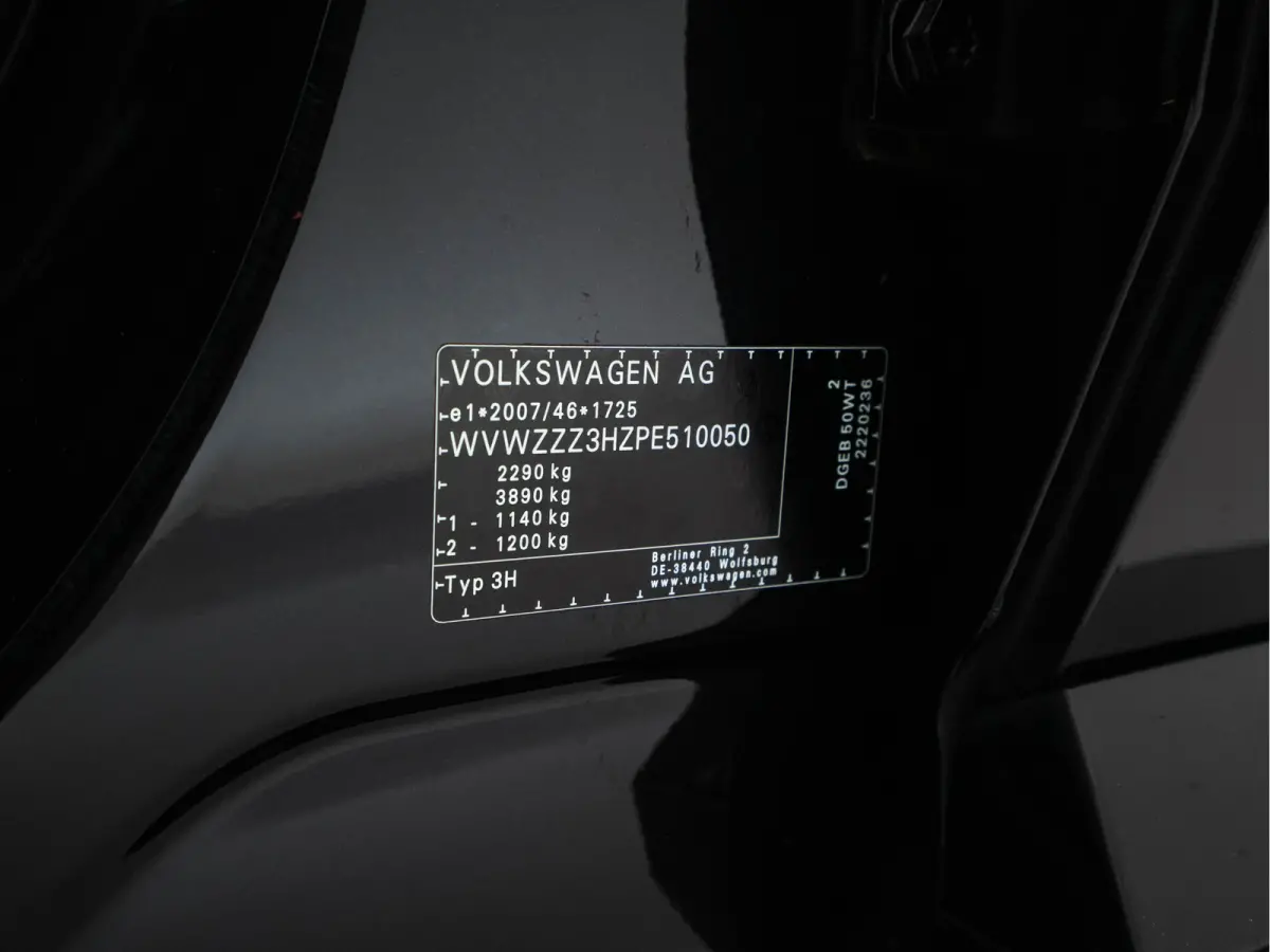 1.4 TSI eHybrid R-Line Business (Plug-in) {SoH-90%} (INCL-BTW) *PANO | LEATHER-ARTVELOURS | FULL-LED | CAMERA | ADAPTIVE-CRUISE | HEATED-SPORTSEATS | KEYLESS | NAVI-FULLMAP | PRIVACYGLASS | 