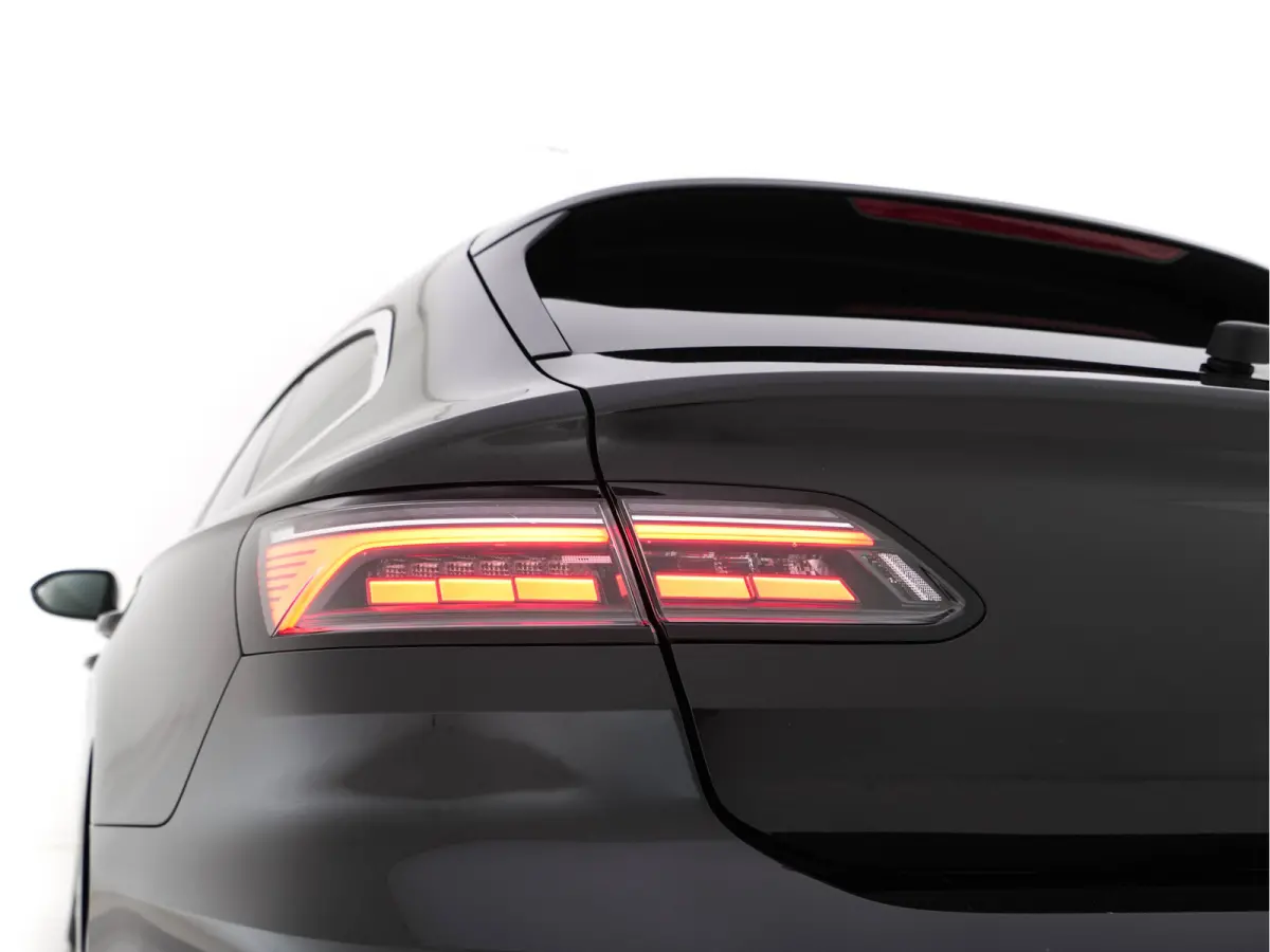1.4 TSI eHybrid R-Line Business (Plug-in) {SoH-90%} (INCL-BTW) *PANO | LEATHER-ARTVELOURS | FULL-LED | CAMERA | ADAPTIVE-CRUISE | HEATED-SPORTSEATS | KEYLESS | NAVI-FULLMAP | PRIVACYGLASS | 