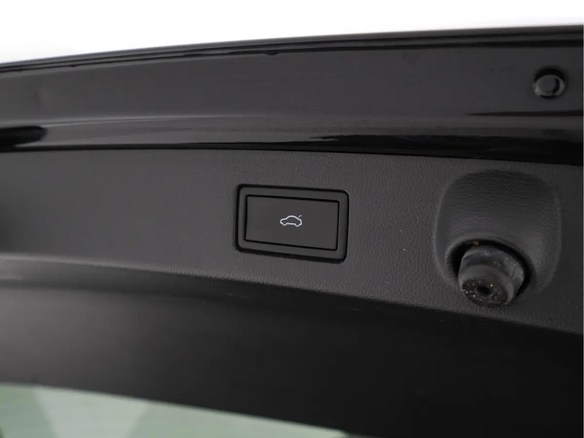 1.4 TSI eHybrid R-Line Business (Plug-in) {SoH-90%} (INCL-BTW) *PANO | LEATHER-ARTVELOURS | FULL-LED | CAMERA | ADAPTIVE-CRUISE | HEATED-SPORTSEATS | KEYLESS | NAVI-FULLMAP | PRIVACYGLASS | 