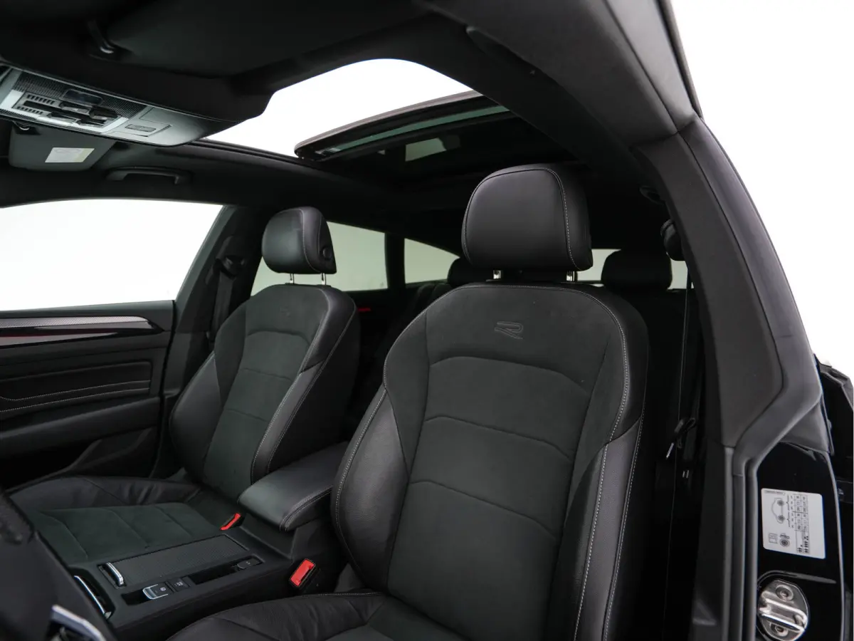 1.4 TSI eHybrid R-Line Business (Plug-in) {SoH-90%} (INCL-BTW) *PANO | LEATHER-ARTVELOURS | FULL-LED | CAMERA | ADAPTIVE-CRUISE | HEATED-SPORTSEATS | KEYLESS | NAVI-FULLMAP | PRIVACYGLASS | 