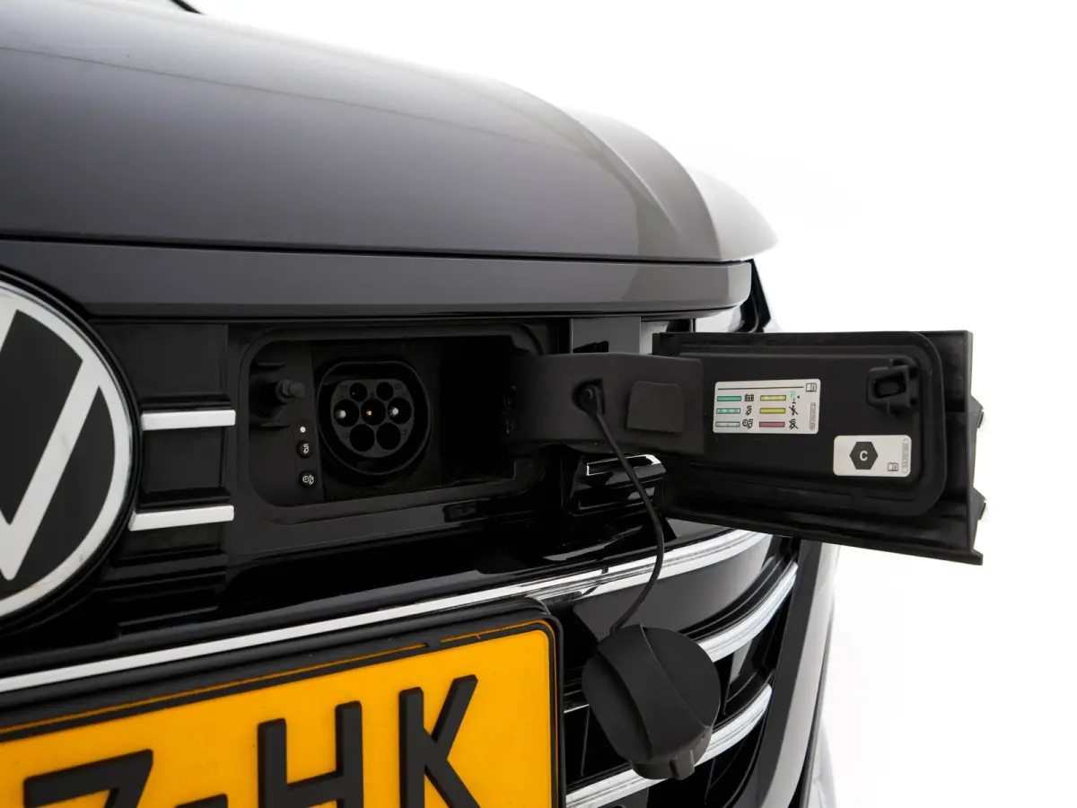 1.4 TSI eHybrid R-Line Business (Plug-in) {SoH-90%} (INCL-BTW) *PANO | LEATHER-ARTVELOURS | FULL-LED | CAMERA | ADAPTIVE-CRUISE | HEATED-SPORTSEATS | KEYLESS | NAVI-FULLMAP | PRIVACYGLASS | 