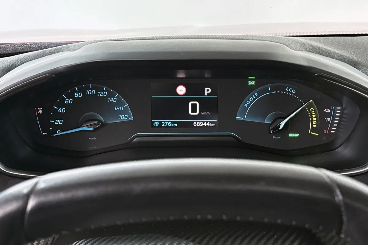 EV Active Pack 50 kWh Apple CarPlay Climate Control 16"