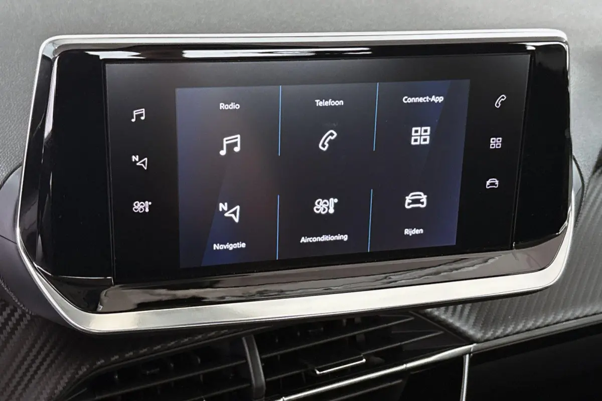 EV Active Pack 50 kWh Apple CarPlay Climate Control 16"