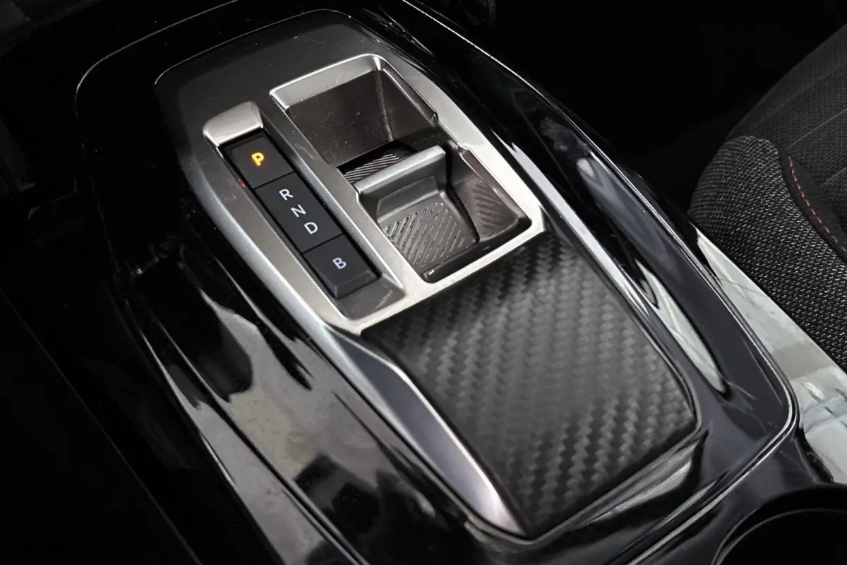 EV Active Pack 50 kWh Apple CarPlay Climate Control 16"