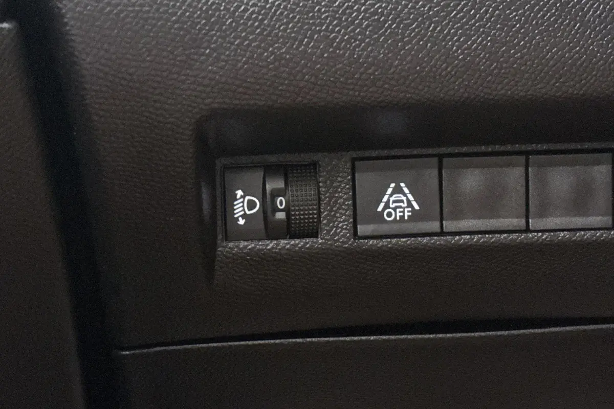 EV Active Pack 50 kWh Apple CarPlay Climate Control 16"