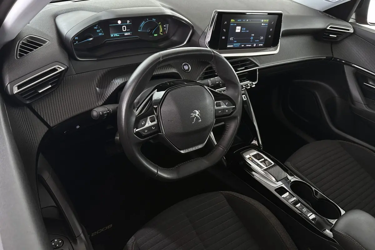 EV Active Pack 50 kWh Apple CarPlay Climate Control 16"