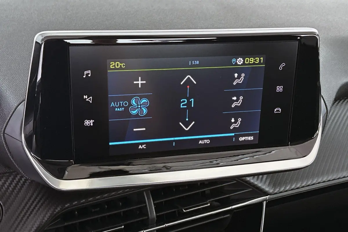 EV Active Pack 50 kWh Apple CarPlay Climate Control 16"