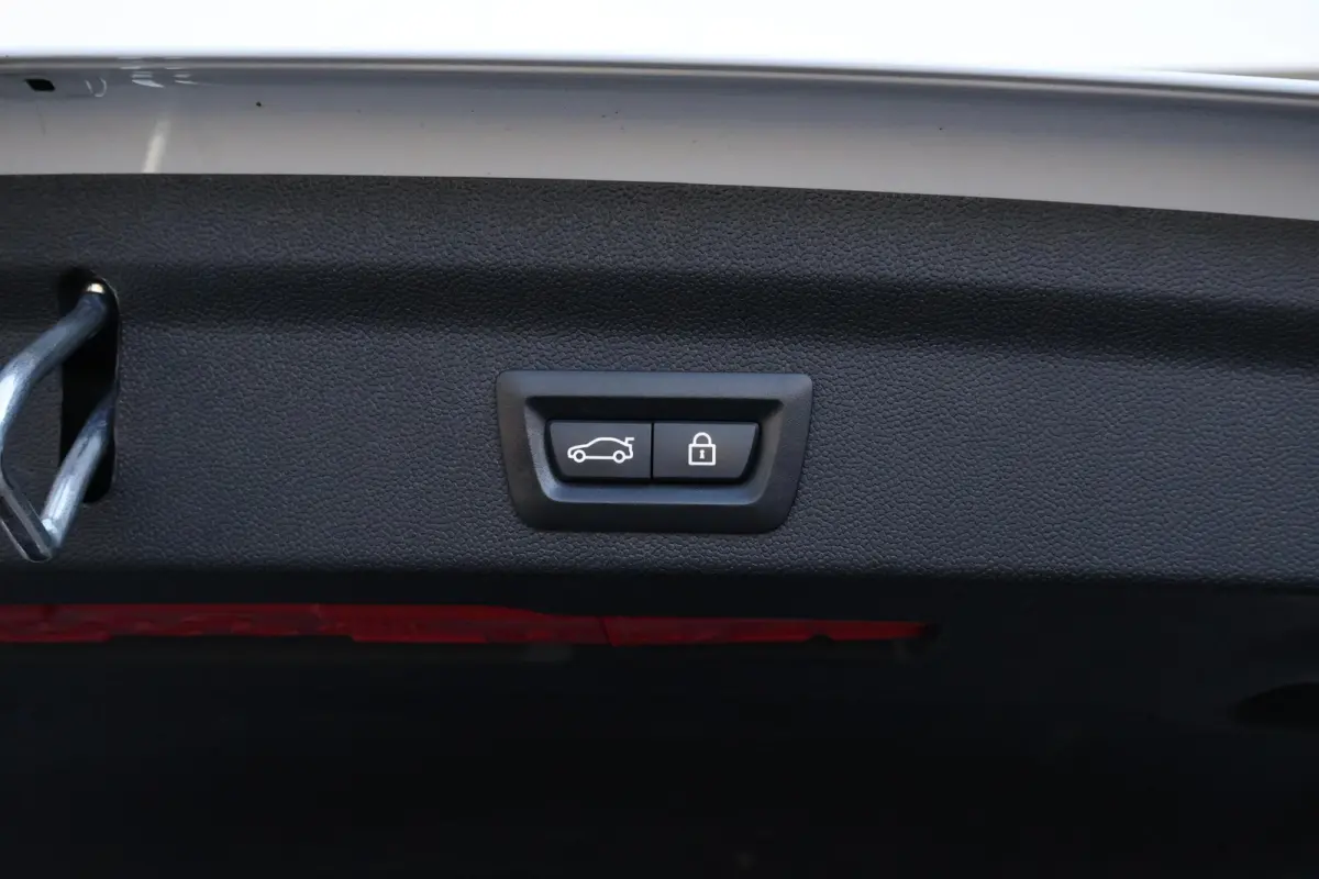 1.5 Cooper Chili | Comforttoegang | Yours Leder | Achteruitrijcamera | PDC | Visibility Package | Harman Kardon |