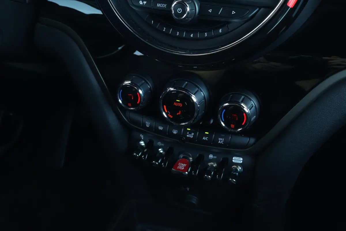 1.5 Cooper Chili | Comforttoegang | Yours Leder | Achteruitrijcamera | PDC | Visibility Package | Harman Kardon |