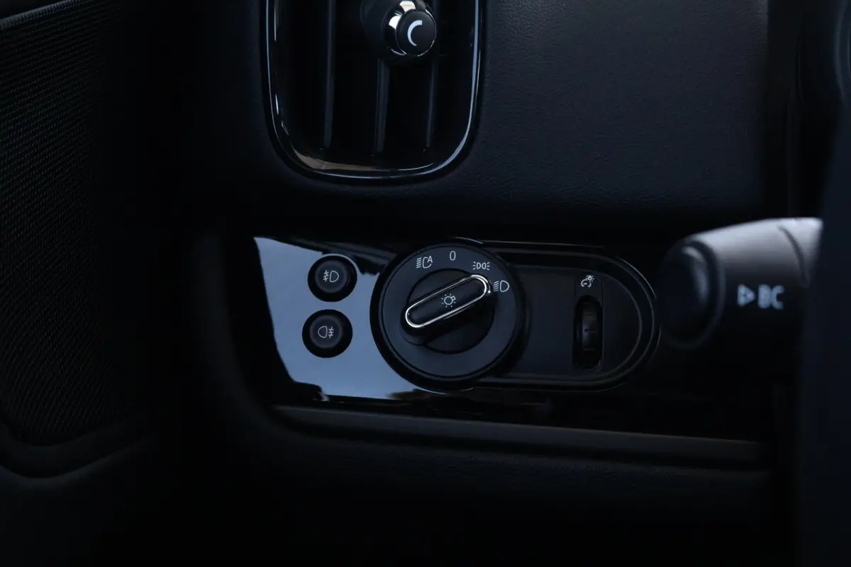 1.5 Cooper Chili | Comforttoegang | Yours Leder | Achteruitrijcamera | PDC | Visibility Package | Harman Kardon |