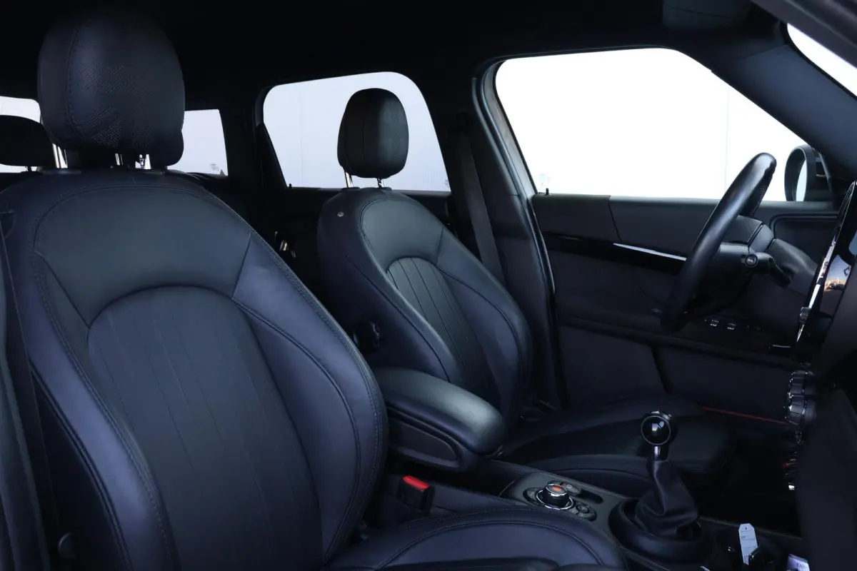 1.5 Cooper Chili | Comforttoegang | Yours Leder | Achteruitrijcamera | PDC | Visibility Package | Harman Kardon |