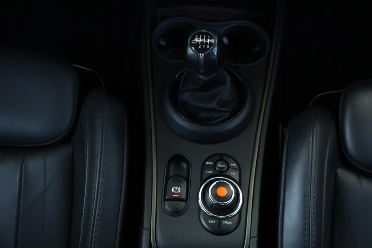 1.5 Cooper Chili | Comforttoegang | Yours Leder | Achteruitrijcamera | PDC | Visibility Package | Harman Kardon |